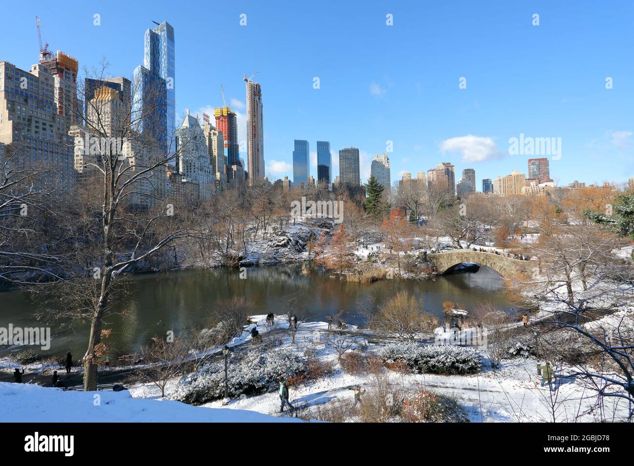 Geographie / Reisen, USA, New York, New York City, Gapstow Bridge im Central Park mit Schnee, ZUSÄTZLICHE-RIGHTS-CLEARANCE-INFO-NOT-AVAILABLE Stockfoto