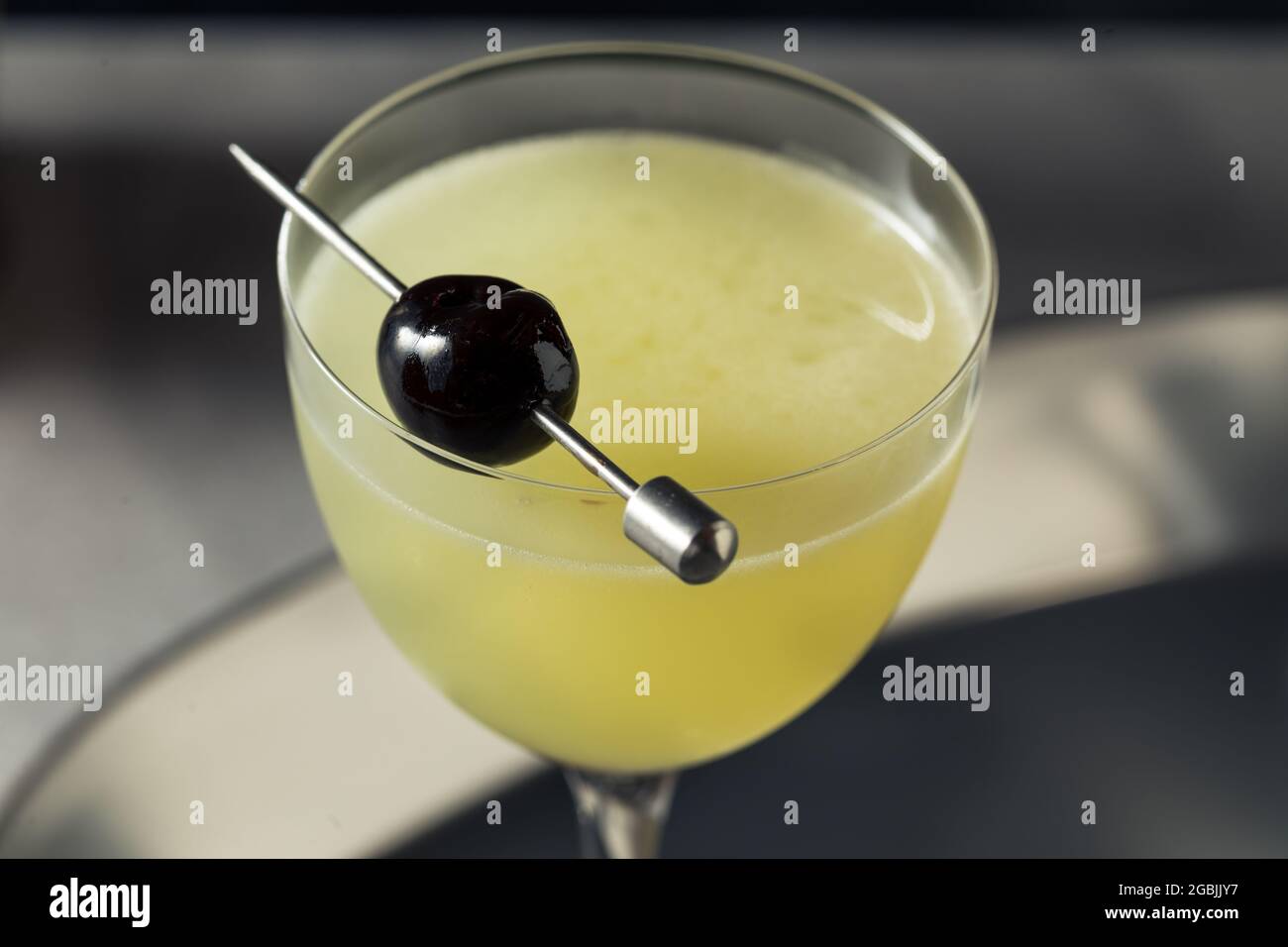 Erfrischender, kalter Last Word Gin Cocktail mit Limette Stockfoto