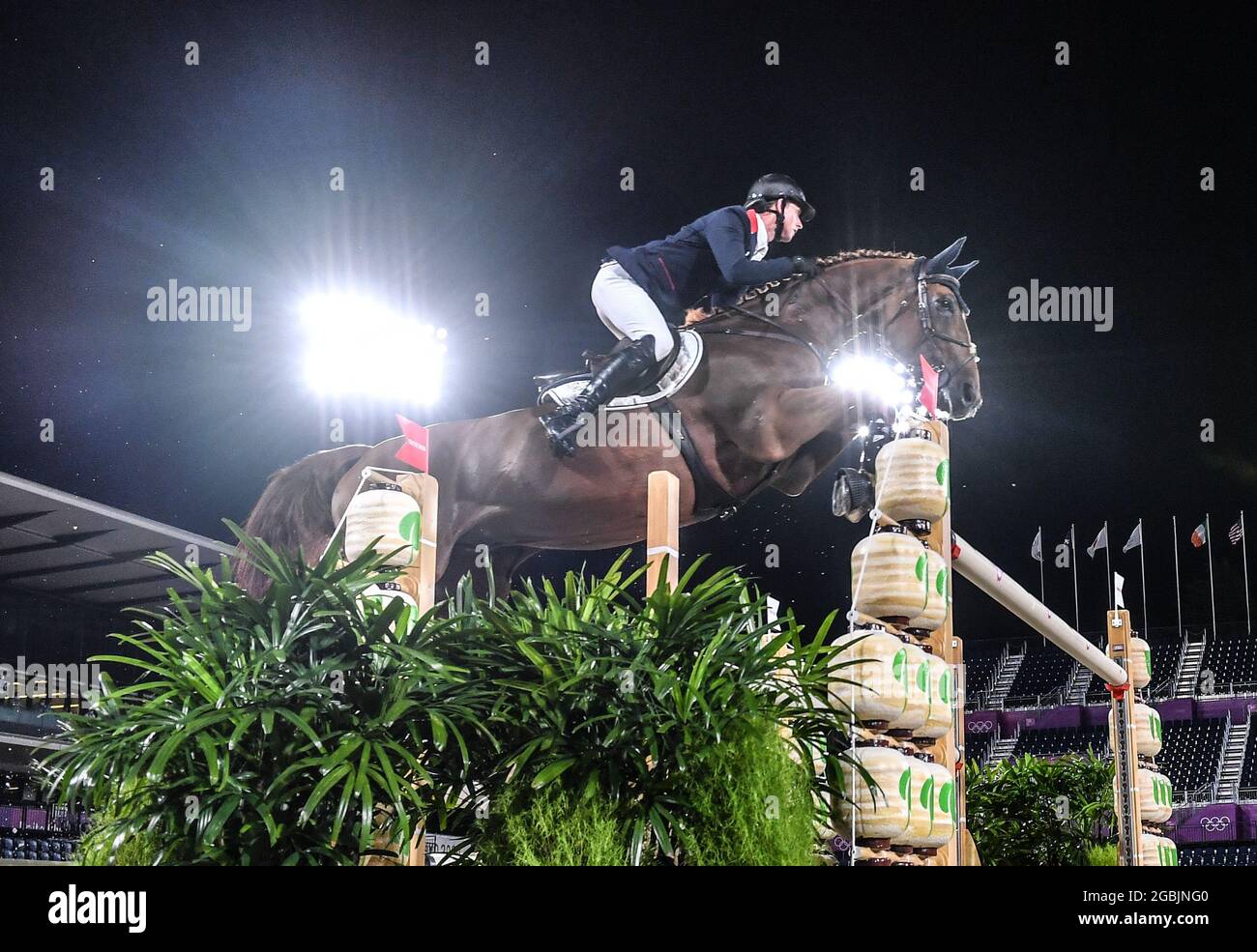 Tokio, Japan. August 2021. Goldmedaillengewinnerin Ben Maher aus Großbritannien tritt bei den Olympischen Spielen 2020 in Tokio, Japan, am 4. August 2021 beim Einzelfinale des Reitspringsports an. Quelle: Zhu Zheng/Xinhua/Alamy Live News Stockfoto