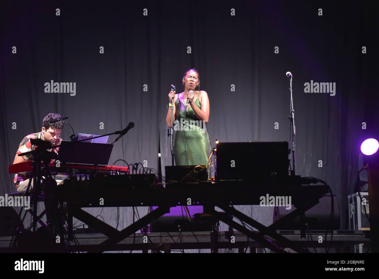 Roma, Italien. August 2021. Eröffnung von Sherol Dos Santos al Concerto auf: Adriano Viterbini. Ice one e Riccardo Sinigallia - Villa Ada - Roma incontra il mondo Kredit: Unabhängige Fotoagentur/Alamy Live Nachrichten Stockfoto