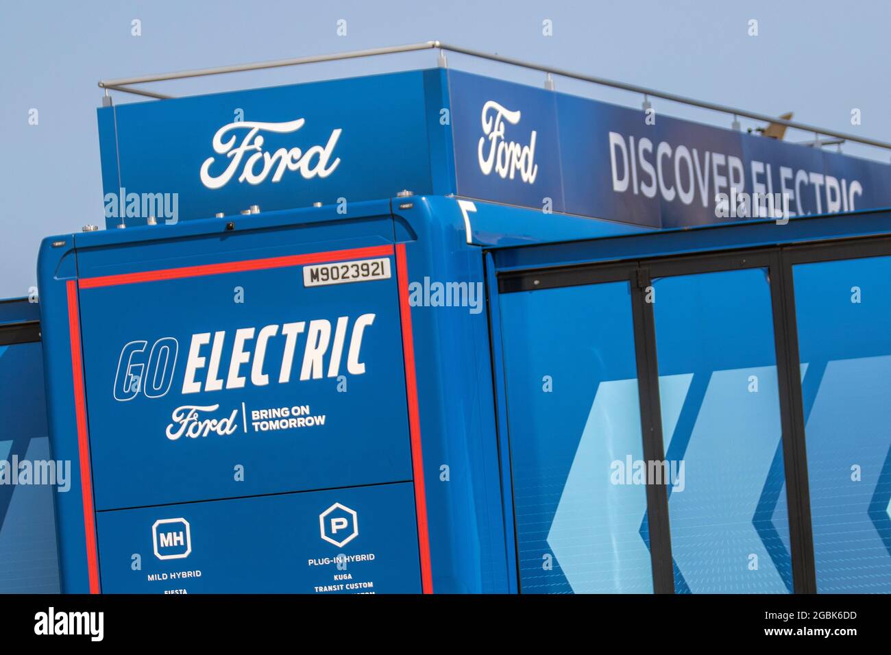 Ford Discover Electric Promotion Tour Vehicles in Blackpool, Großbritannien Stockfoto