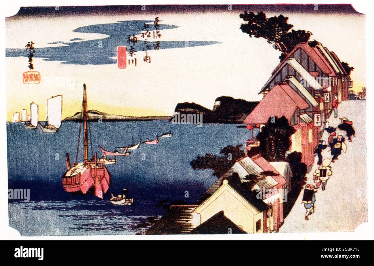 Dieses Bild aus dem Jahr 1920 zeigt Hiroshiges Kanagawa auf dem Tokaido. Dies ist die forst-Station von Kanagawa, aus der Serie '53 Stationen des Tokaido (Tokaido gojusan tsugi)', auch bekannt als Tokaido mit Gedicht (Kyoka iri Tokaido). Es wurde zwischen 1832 und 1847 gemalt. Utagawa Hiroshige, geboren Andō Hiroshige, war ein japanischer Ukiyo-e Künstler, der als der letzte große Meister dieser Tradition galt. Hiroshige ist vor allem bekannt für seine horizontal formatige Landschaftsserie die 53 Stationen der Tōkaidō und für seine vertikal formatige Landschaftsserie hundert berühmte Ansichten von Edo. Stockfoto