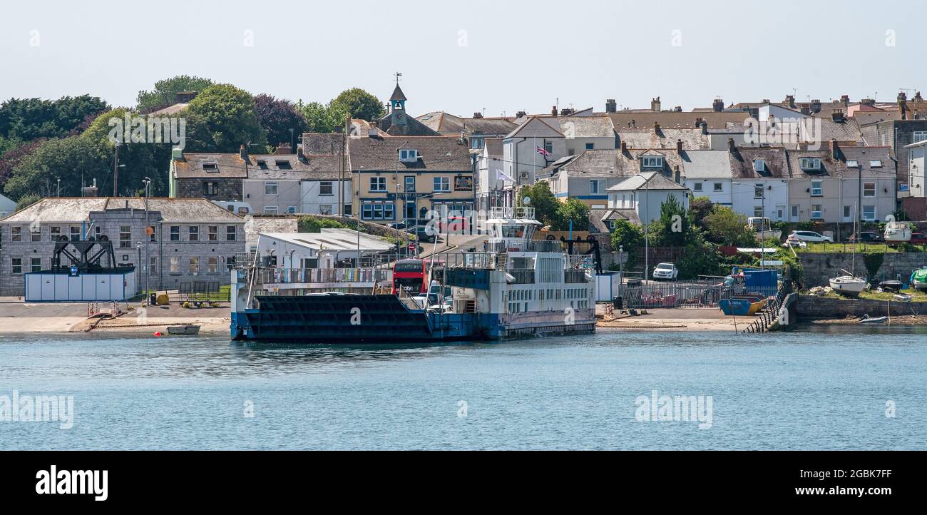 Torpoint, Cornwall, England, Großbritannien. 2021. RoRo Fähre von Torpoint nach Plymouth, Devon ein Service, der während der Sommermonate alle paar Minuten fährt Stockfoto