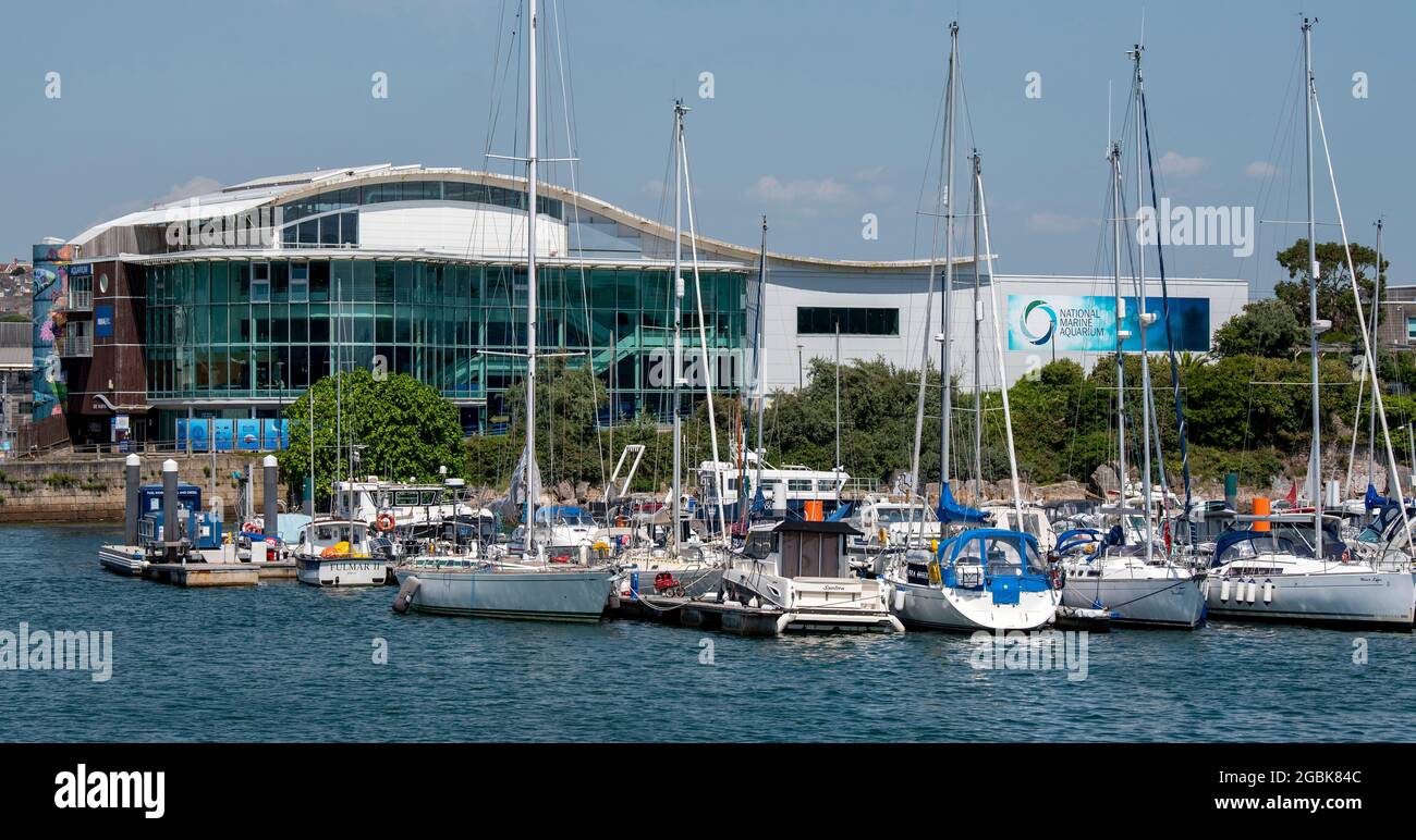Plymouth, Devon, England, Großbritannien. 2021. Außenansicht des National Marine Aquarium in der Barbican Gegend von Plymouth, Großbritannien. Stockfoto