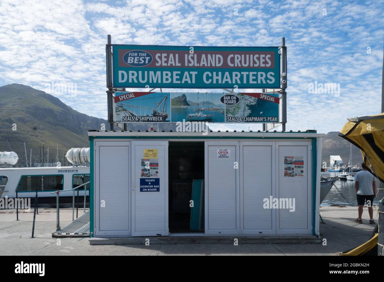 kiosk für touristische Ausflüge im Hout Bay Hafen in Kapstadt, Südafrika Konzept Reise und Tourismus Stockfoto