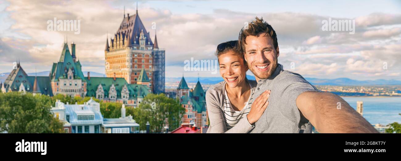 Kanada Sommer Reise Touristen paar machen Selfie-Foto an berühmten Wahrzeichen Quebec Stadt Panorama Banner Landschaft. Glückliche junge Leute im Frontenac Stockfoto