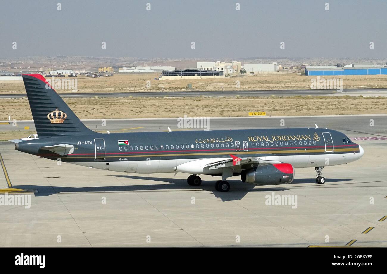 Royal Jordanian Airlines (ist die Fluggesellschaft unter der Flagge  Jordaniens), Airbus A320 Stockfotografie - Alamy