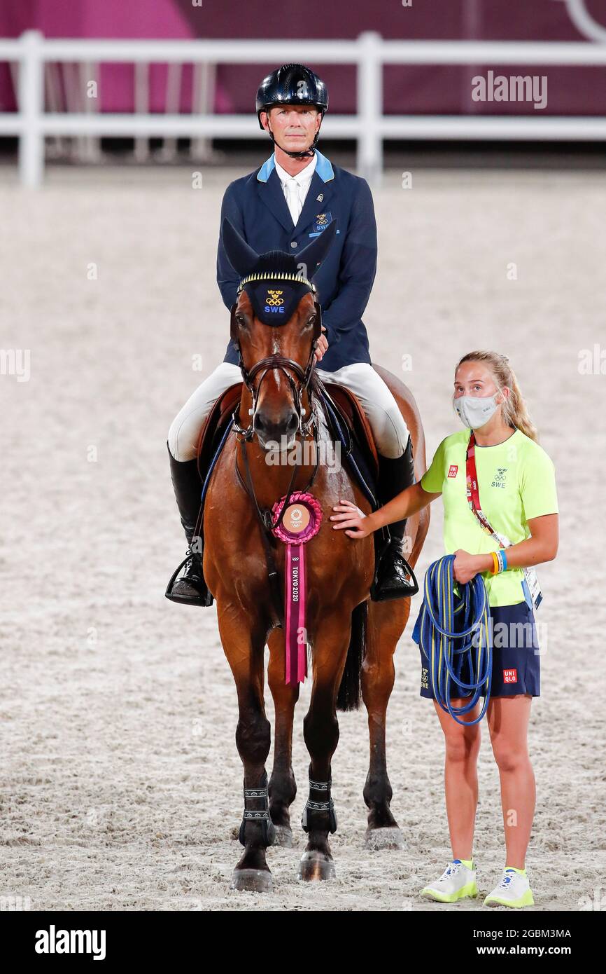 Tokio, Japan. August 2021. Der Schwede PEDER FREDRICSON, der all-IN reitet, gewinnt die Silbermedaille im Einzelfinale des Reitsports während der Olympischen Spiele in Tokio 2020 im Equestrian Park. (Bild: © Rodrigo Reyes Marin/ZUMA Press Wire) Stockfoto