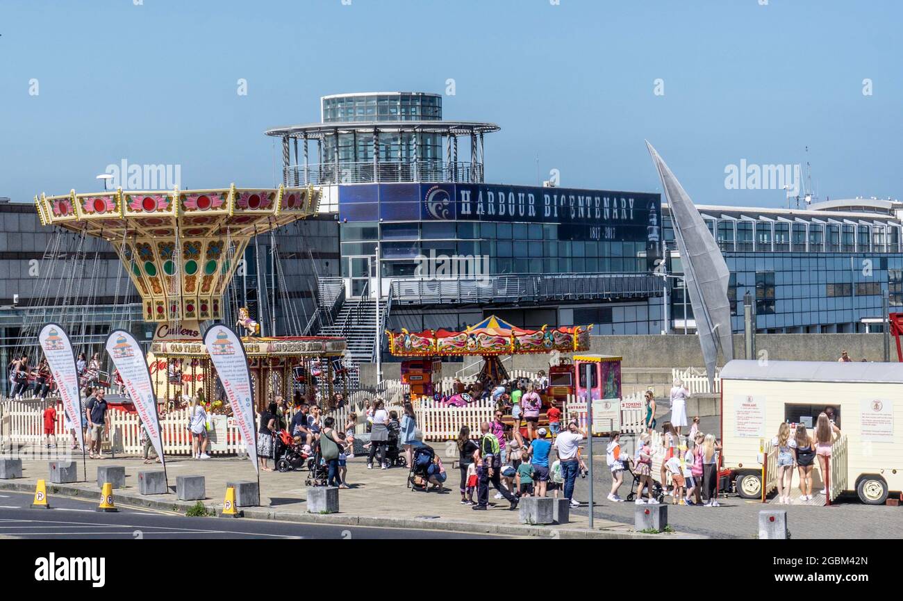 Der ganze Spaß der Messe auf einem Jahrmarkt in Dun Laoghaire, Dublin, Irland. Stockfoto