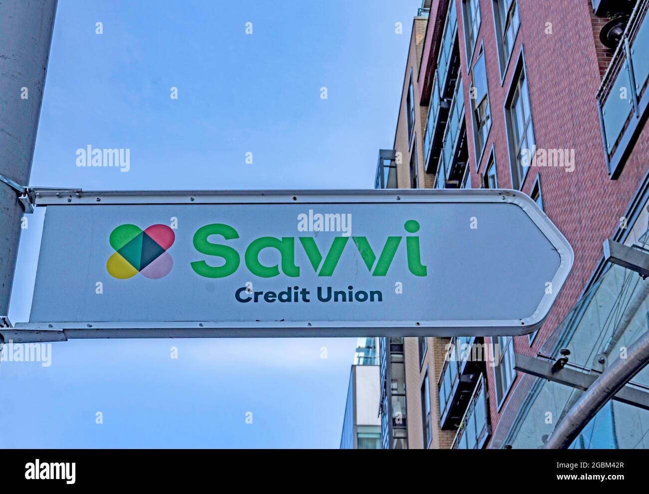 Ein Zeichen für die Savvi Credit Union, eine lokale, gegenseitige, gemeinnützige Finanzinstitution, für diejenigen, die in der docklands-Gegend von Dublin leben und arbeiten Stockfoto