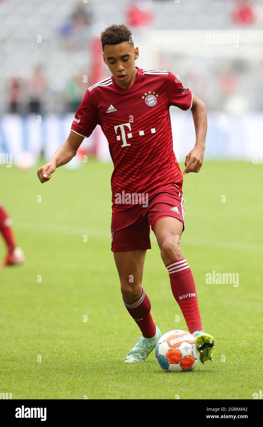 firo: 04.08.2021, Fußball, 1. Bundesliga, Saison 2021/2022,  Teampräsentation FC Bayern Mvºnchen, Jamal Musiala, FC Bayern Mvºnchen,  FCB, Bayern, FC Bayern, Einzelaktion Stockfotografie - Alamy