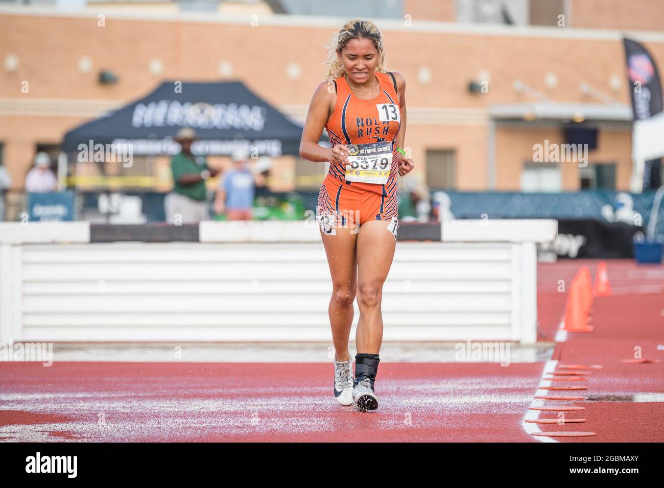 4. August 2021: M'Kaylee Gillenwater tritt bei den Olympischen Juniorenspielen 2021 im George Turner Stadium in Houston, Texas, in der 2000 Meter hohen Steeplechase-Division der Frauen im Alter von 17-18 Jahren an. Prentice C. James/CSM Stockfoto