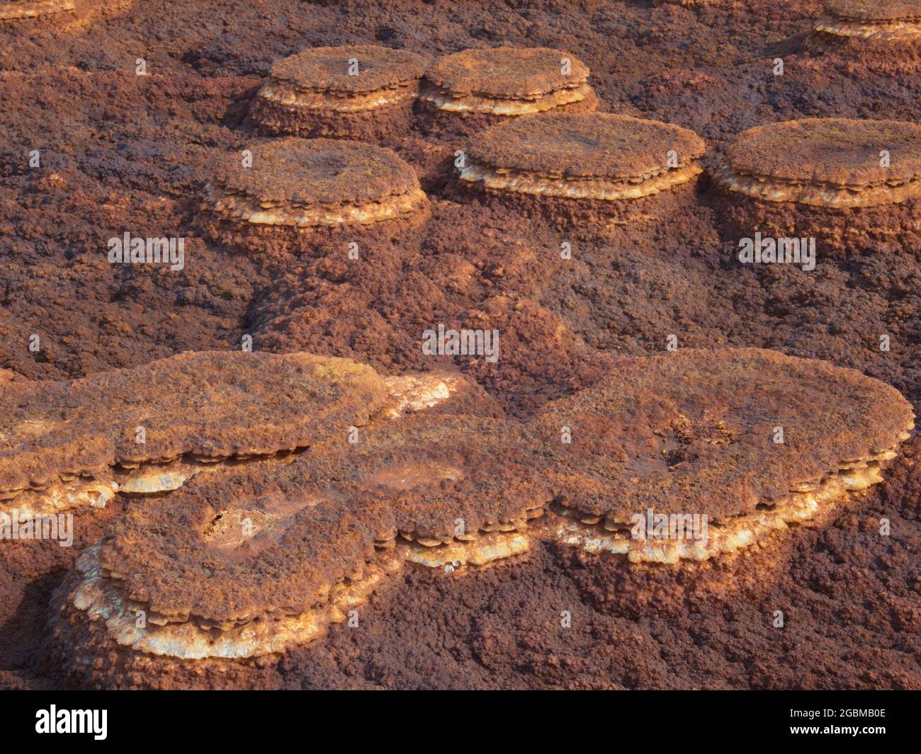 Nahaufnahme von Gesteinsmustern bilden Mars wie Landschaft Danakil Depression heißesten Ort auf der Erde, Äthiopien. Stockfoto