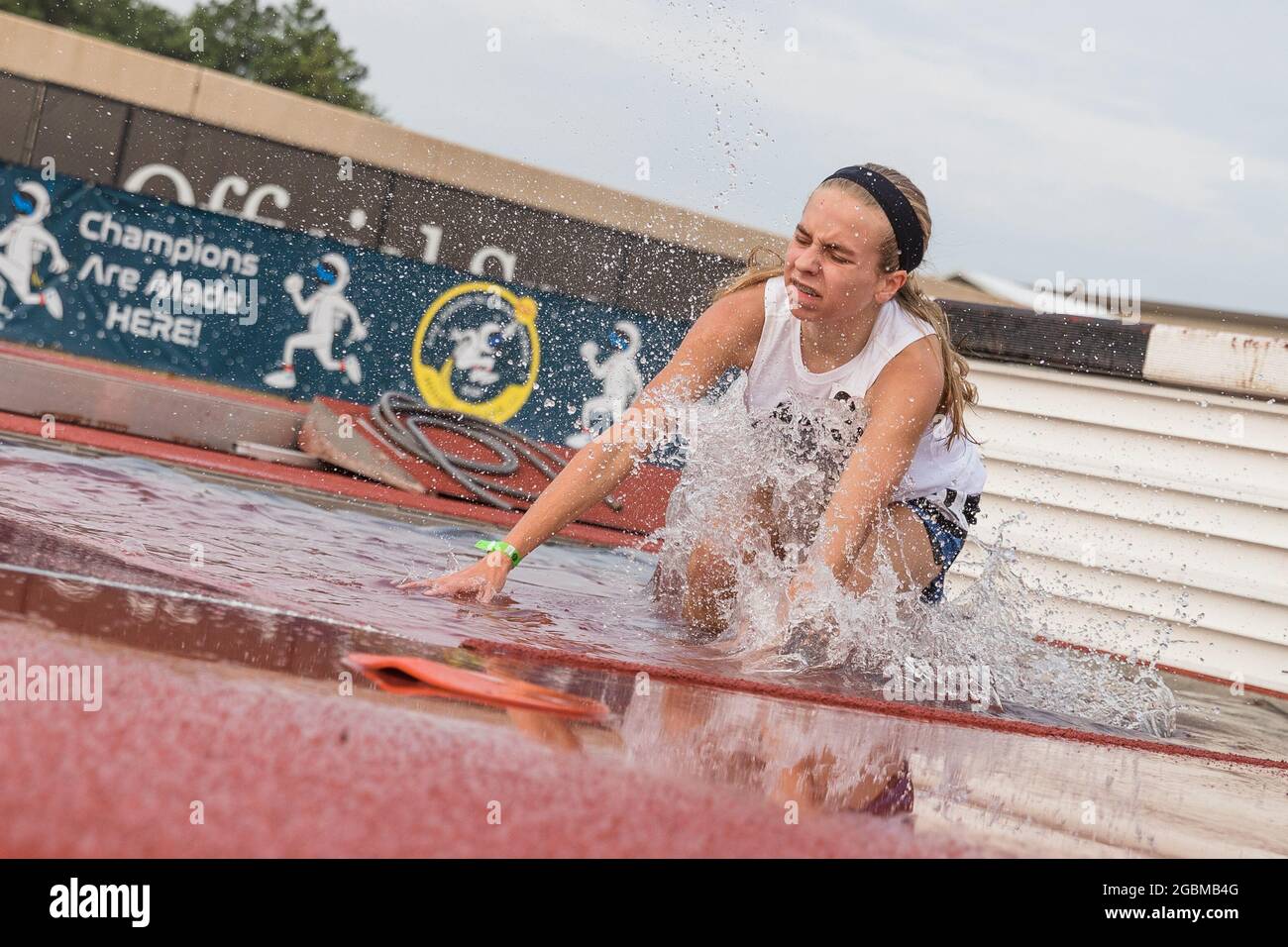4. August 2021: Sam Sharp tritt bei den Olympischen Juniorenspielen 2021 im George Turner Stadium in Houston, Texas, in der 2000 Jahre alten Division „Girls 15-16 Meter Steeplechase“ an. Prentice C. James/CSM Stockfoto