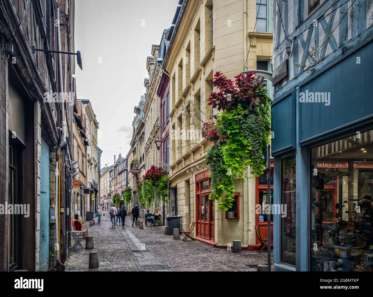 Rouen, Frankreich, Oktober 2020, Blick auf die Rue St Nicolas, eine Straße in der Altstadt Stockfoto