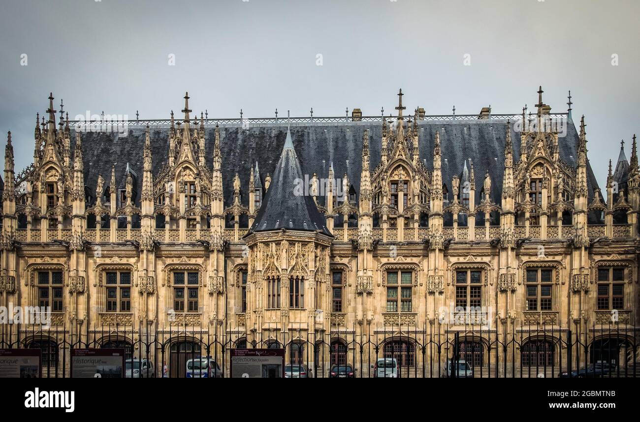 Rouen, Frankreich, Oktober 2020, Blick auf das Gerichtsgebäude, ein Gebäude im Louis XII-Stil Stockfoto