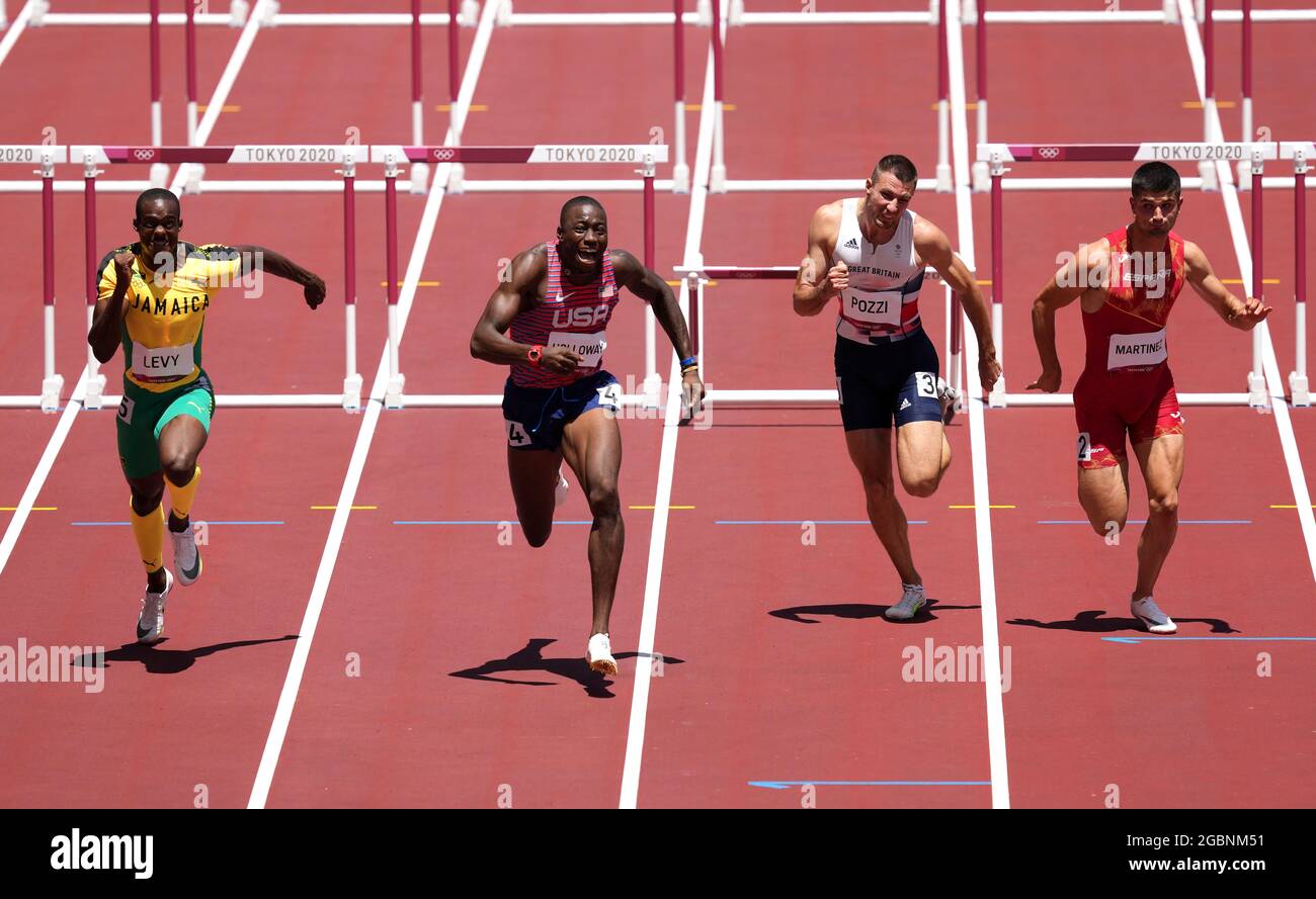 Jamaikas Ronald Levy (links), der US-amerikanische Grant Holloway, der britische Andrew Pozzi und der spanische Asier Martinez beim 110-m-Hürdenfinale der Männer während des (EVENTS) im Olympiastadion am dreizehnten Tag der Olympischen Spiele in Tokio 2020 in Japan. Bilddatum: Donnerstag, 5. August 2021. Stockfoto