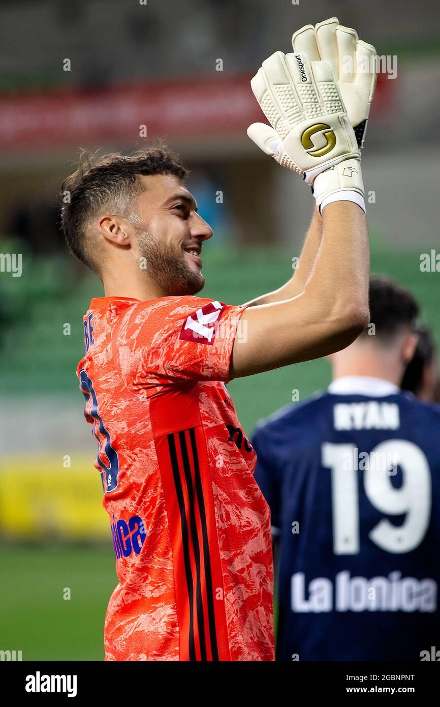 MELBOURNE, AUSTRALIEN - 24. FEBRUAR: Max Crocombe von Melbourne Victory dankt der Menge beim Hyundai A-League Fußballspiel zwischen Melbourne Victory und Wellington Phoenix am 24. Februar 2021 im AAMI Park in Melbourne, Australien. Kredit: Dave Hewison/Speed Media/Alamy Live Nachrichten Stockfoto