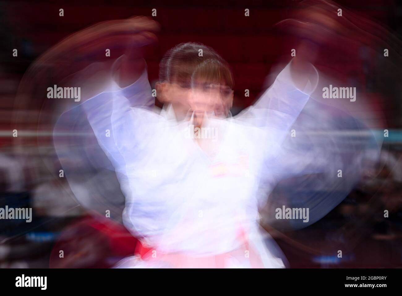 Tokio, Japan. August 2021. Sandra Sanchez Jaime aus Spanien tritt bei den Olympischen Spielen 2020 in Tokio, Japan, am 5. August 2021 bei der Kata-Rangliste der Frauen im Karate-Ranking an. Quelle: Du Yu/Xinhua/Alamy Live News Stockfoto