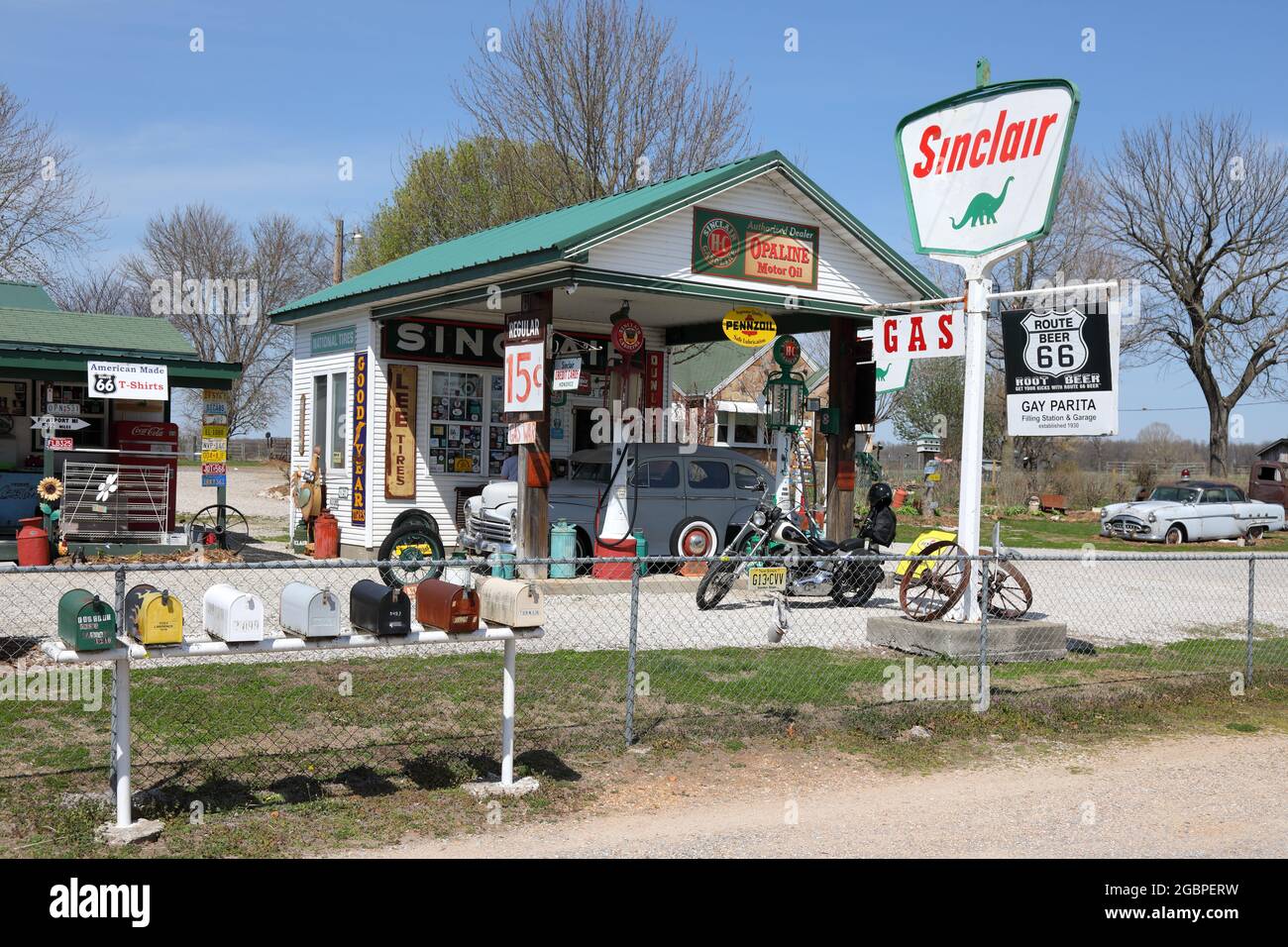 Geographie / Reisen, USA, Missouri, ASH Grove, schwule Parita Sinclair Tankstelle, Route 66, ASH Grove, ZUSÄTZLICHE-RIGHTS-CLEARANCE-INFO-NOT-AVAILABLE Stockfoto Geographie / Reisen, USA, Missouri, ASH Grove, schwule Parita Sinclair Tankstelle, Route 66, ASH Grove, ZUSÄTZLICHE-RIGHTS-CLEARANCE-INFO-NOT-AVAILABLE Stockfoto