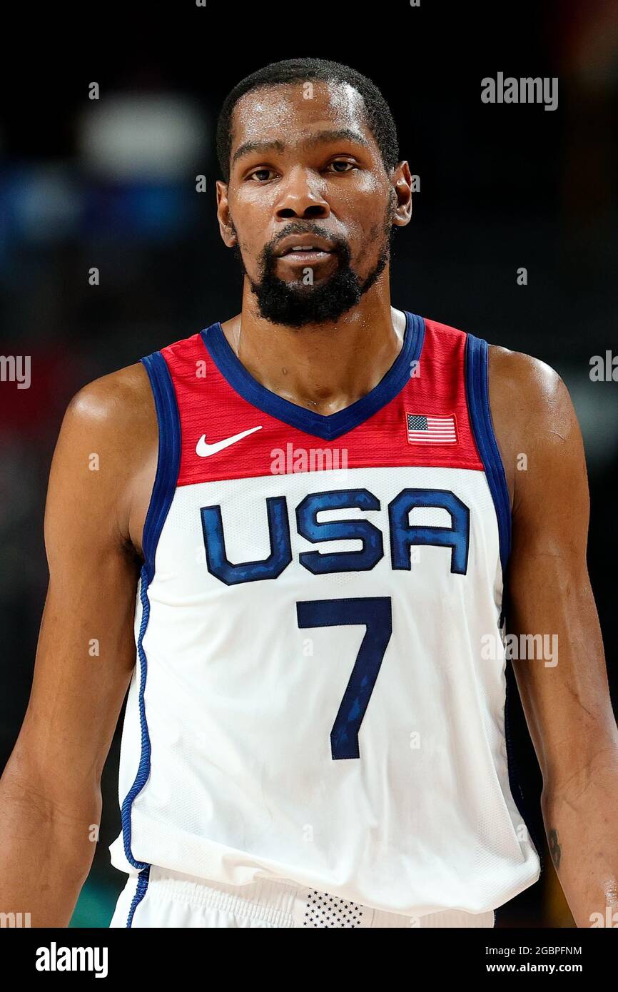 Tokio, Japan, 5. August 2021. Kevin Durant vom Team United States schaut während des Männer-Basketball-Halbfinalmatches zwischen den USA und Australien am 13. Tag der Olympischen Spiele 2020 in Tokio auf. Quelle: Pete Dovgan/Speed Media/Alamy Live News Stockfoto