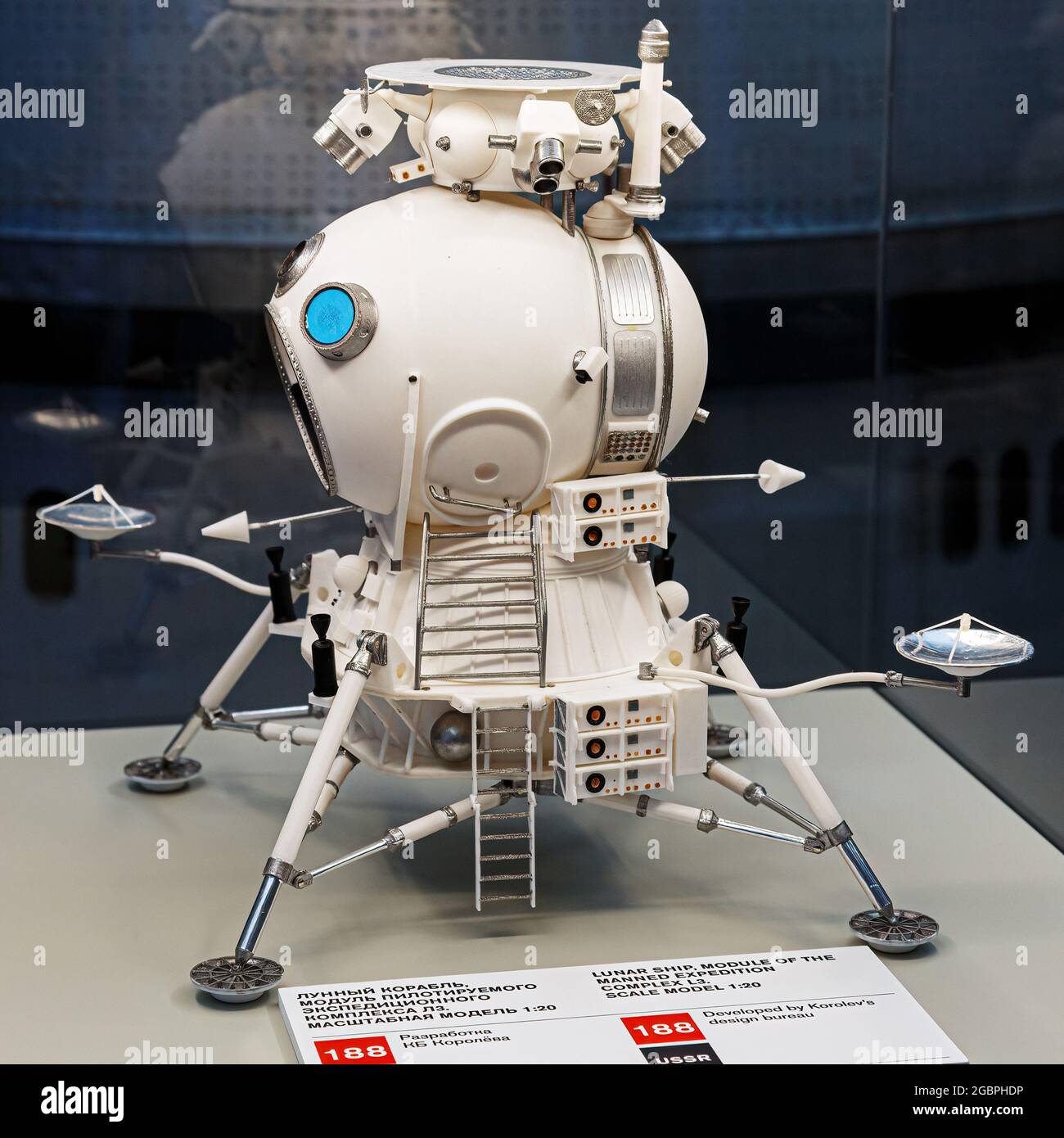 Moskau, Russland - 28. November 2018: Mondlandemodul im Weltraummuseum. Im Inneren des Zentrums für Kosmonauten und Luftfahrt im Kosmos-Pavillon des VDNH Stockfoto