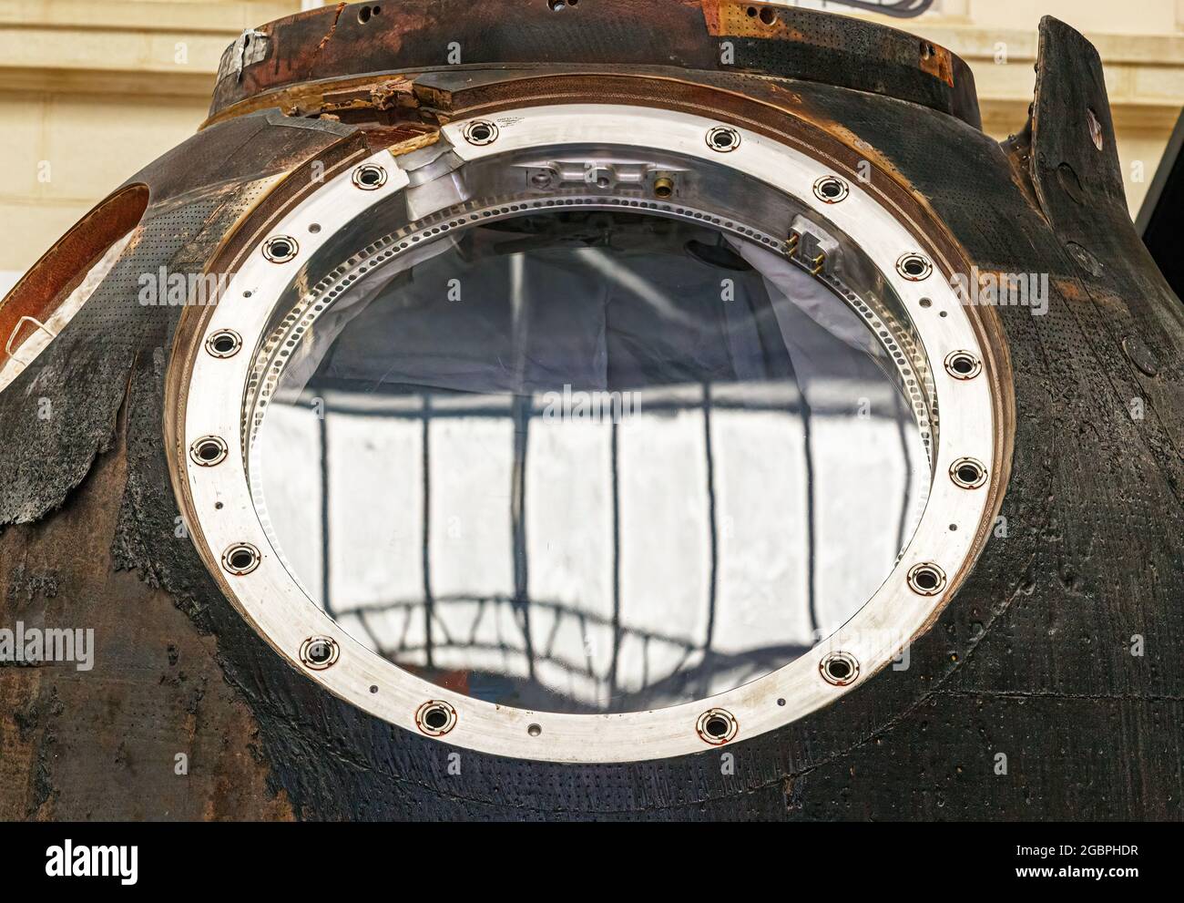 Moskau, Russland - 28. November 2018: Verbrannte Landkapsel nach der Rückkehr zum Earth in Space Museum. Im Inneren des Zentrums für Kosmonauten und Luftfahrt in Stockfoto