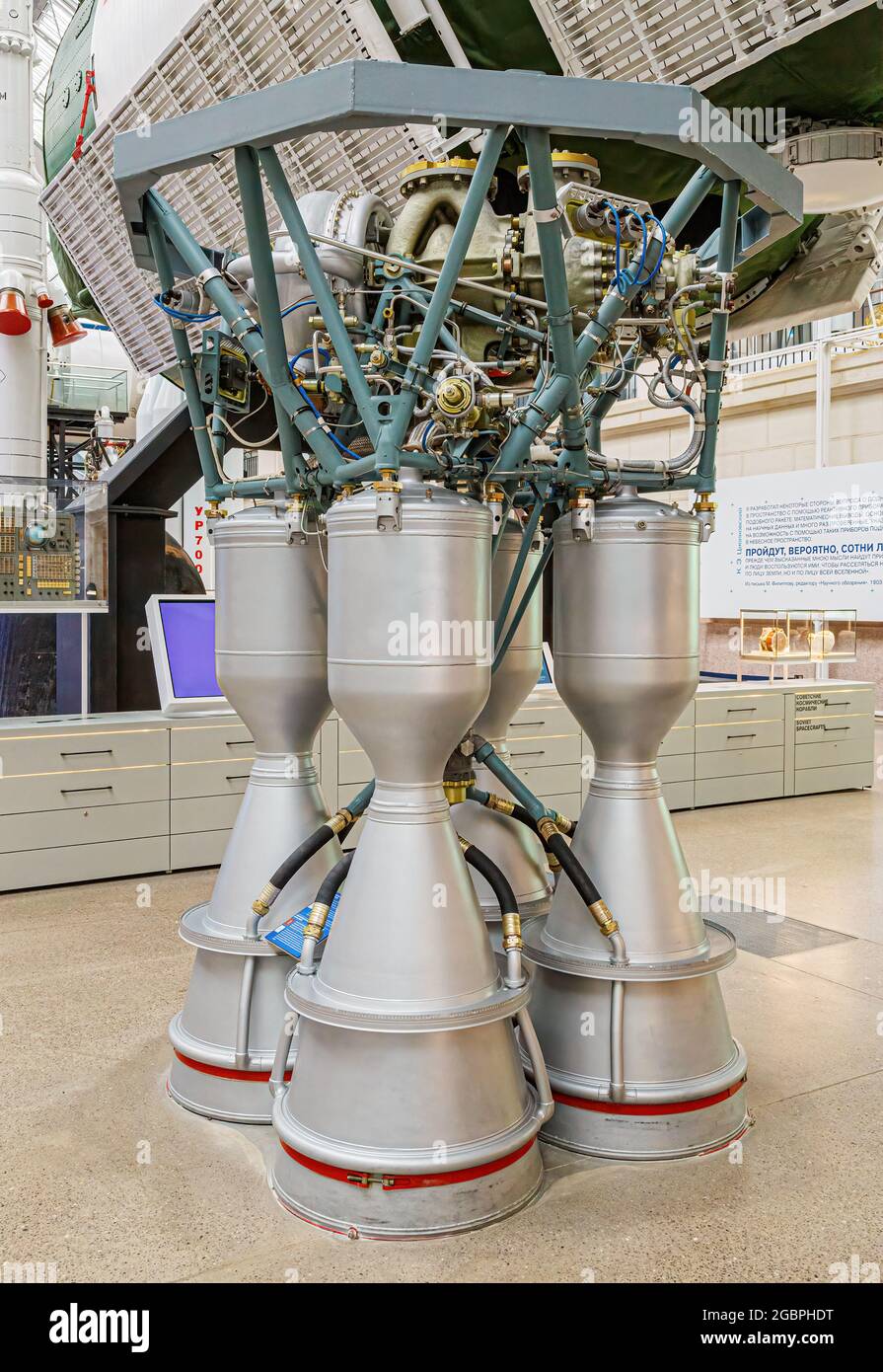 Moskau, Russland - 28. November 2018: Raketenmotor. Weltraummuseum. Im Inneren des Zentrums für Kosmonauten und Luftfahrt im Kosmos-Pavillon des VDNH. Flugzeug Stockfoto