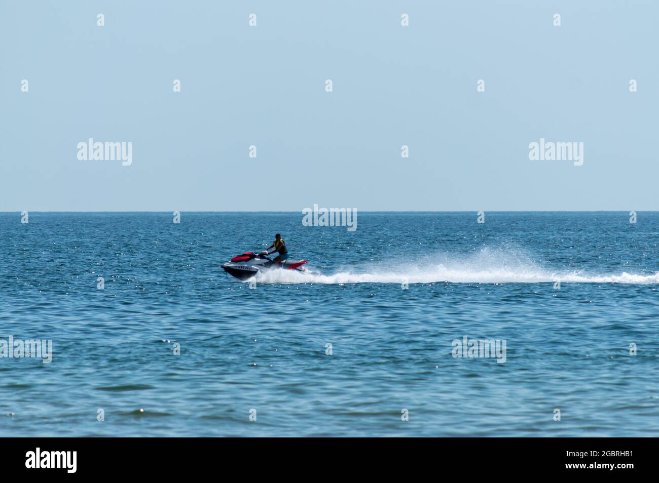 Surfen im Meer, Sommerzeit Stockfoto