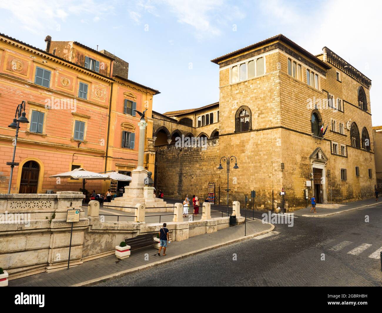 Der Renaissance Vitelleschi Palast, der das Nationale Archäologische Museum Tarquinia beherbergt - Tarquinia, Italien Stockfoto