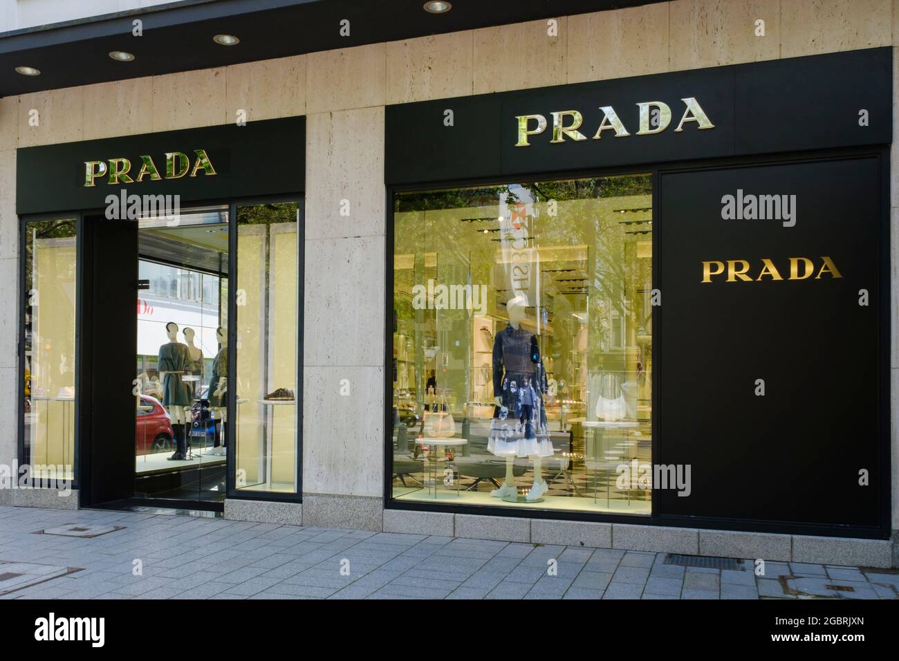 Schaufenster des italienischen Modelabels PRADA, Düsseldorf,  Nordrhein-Westfalen, Deutschland, Europa Stockfotografie - Alamy