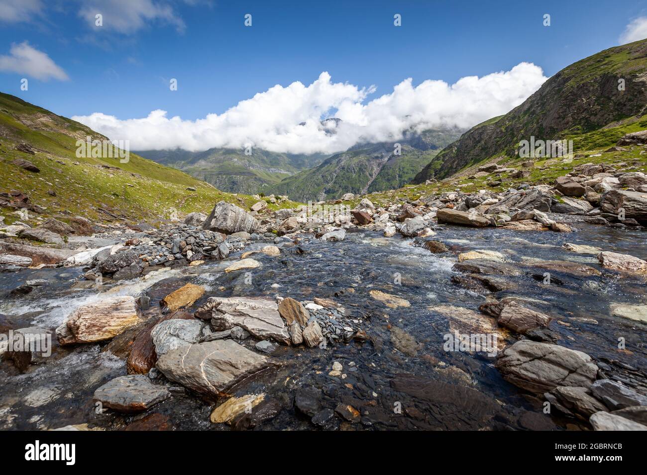 Der Cirque de Troumouse ist ein gletscherkessel im Zentrum der Pyrenäenkette, im Département Hautes-Pyrénées in Frankreich, der die Grenze bildet Stockfoto