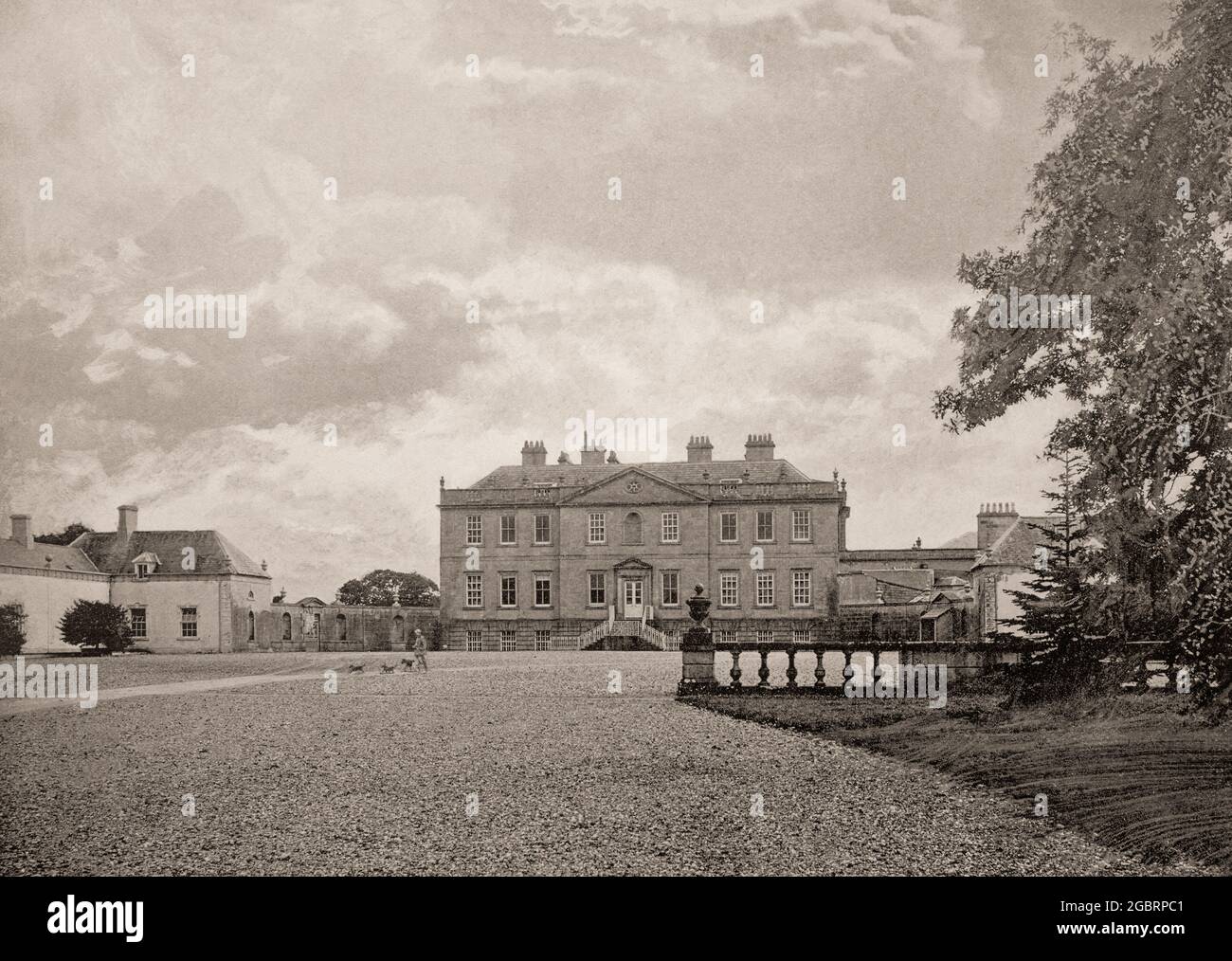 Eine Ansicht des Bessbrough House aus dem späten 19. Jahrhundert vor den Toren von Piltown in der Grafschaft Kilkenny, dem Familiensitz der Ponsonby-Dynastie, Earls of Bessborough. Das ursprünglich in den 1740er Jahren nach einem Entwurf von Francis Bindon erbaute Haus wurde im Februar 1923, während des irischen Bürgerkrieges, durch Feuer entkuttet. Allerdings wurde es Ende 1929 für den 9. Earl of Bessborough wieder aufgebaut und wurde später eine landwirtschaftliche Hochschule. Stockfoto
