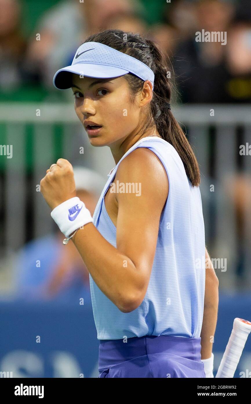 02. August 2021: Emma Raducanu (GBR) wurde von Shuai Zhang (CHN) 63 62 in der ersten Runde des Mubadala Silicon Valley Classic an der San Jose State University in San Jose, Kalifornien, besiegt. ©Mal Taam/TennisClix/CSM Stockfoto 02. August 2021: Emma Raducanu (GBR) wurde von Shuai Zhang (CHN) 63 62 in der ersten Runde des Mubadala Silicon Valley Classic an der San Jose State University in San Jose, Kalifornien, besiegt. ©Mal Taam/TennisClix/CSM Stockfoto