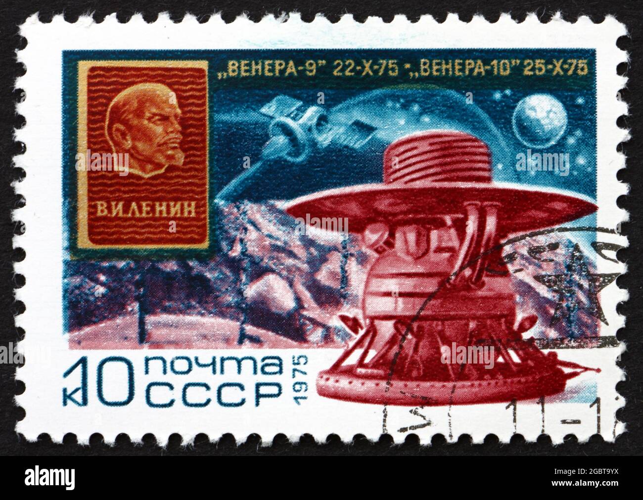 RUSSLAND - UM 1975: Eine in Russland gedruckte Marke zeigt Landekapsel, Venusoberfläche, Flüge der sowjetischen interplanetaren Stationen Venera 9 und Venera Stockfoto