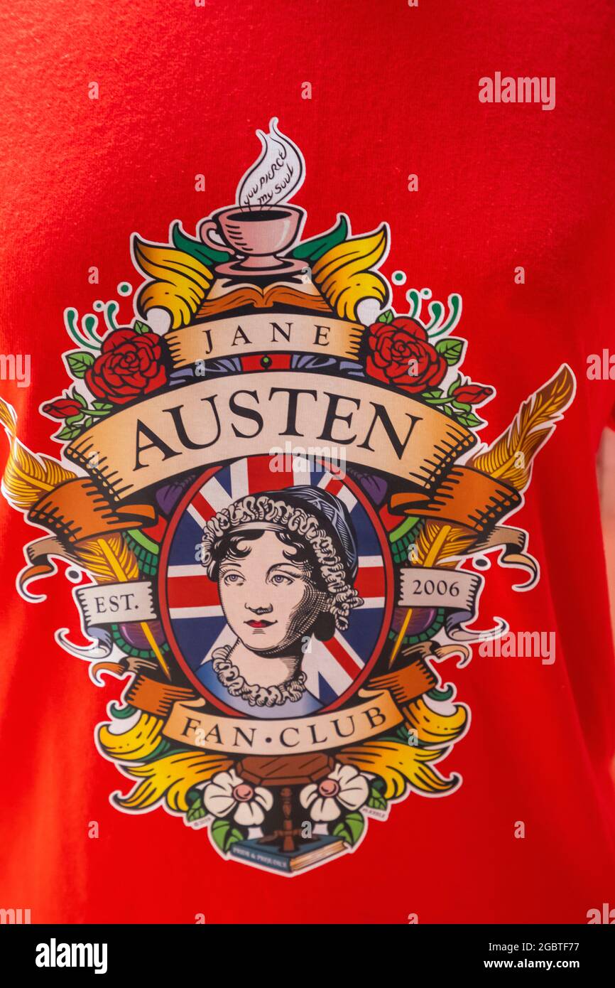 England, Hampshire, Alton, Chawton, Jane Austens Haus, Souvenir Shop Ausstellung von Jane Austen Fanclub T.Shirt Stockfoto