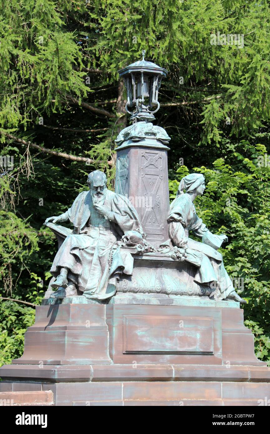 Allegorische Figuren auf der Kelvin Way Brücke in Glasgow Stockfoto