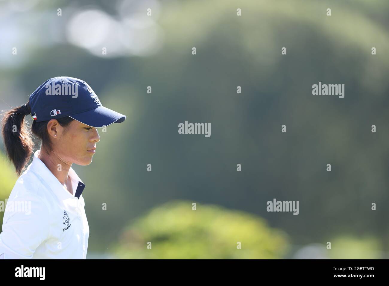 Saitama, Japan. August 2021. Celine Boutier (FRA) Golf : Frauen individuelle Stroke spielen Runde 2 auf 1. Loch während der Olympischen Spiele in Tokio 2020 im Kasumigaseki Country Club in Saitama, Japan . Quelle: AFLO/Alamy Live News Stockfoto