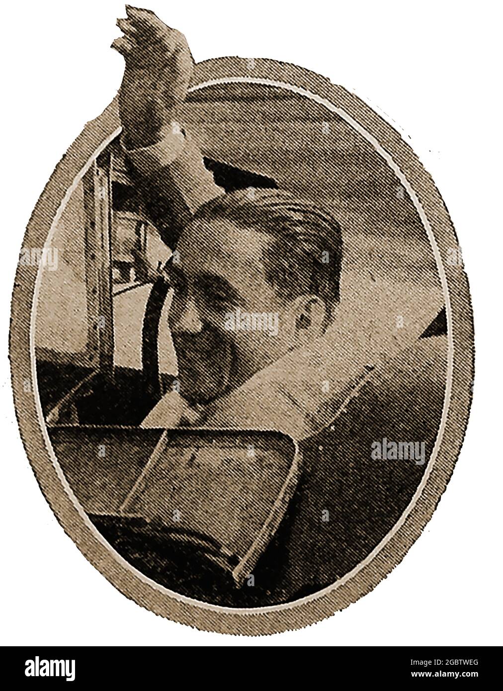 Ein Presseportrait von 1929 über den französischen Flugpionier Dieudonne Costes auf seinem Flug von Paris nach Texas. Costes (1892 – 1973) war ein französischer Flieger, der eine Reihe von Flugstreckenrekorden aufgestellt hatte und während des Ersten Weltkriegs als Jagdtass anerkannt wurde. Am 2. Mai 1928 Er erhielt mehrere Auszeichnungen, darunter das Distinguished Flying Cross durch einen Sonderakt des Kongresses der Vereinigten Staaten in Anerkennung seines historischen Weltfluges Stockfoto