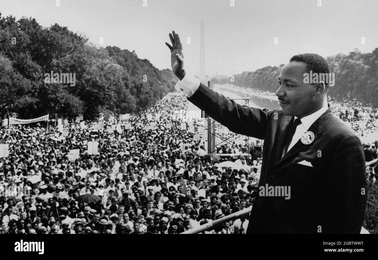 WASHINGTON DC, USA - 28. August 1963 - Martin Luther King Jnr spricht eine Menschenmenge von den Stufen des Lincoln Memorial an, wo er sein berühmtes Stockfoto