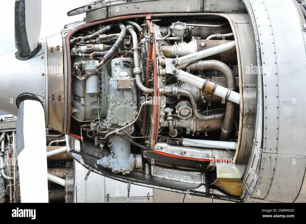 Details des Bristol Proteus 765 Turboprop-Motors auf einem Bristol Typ 175 Britannia 312 Flugzeug im Duxford Museum Stockfoto