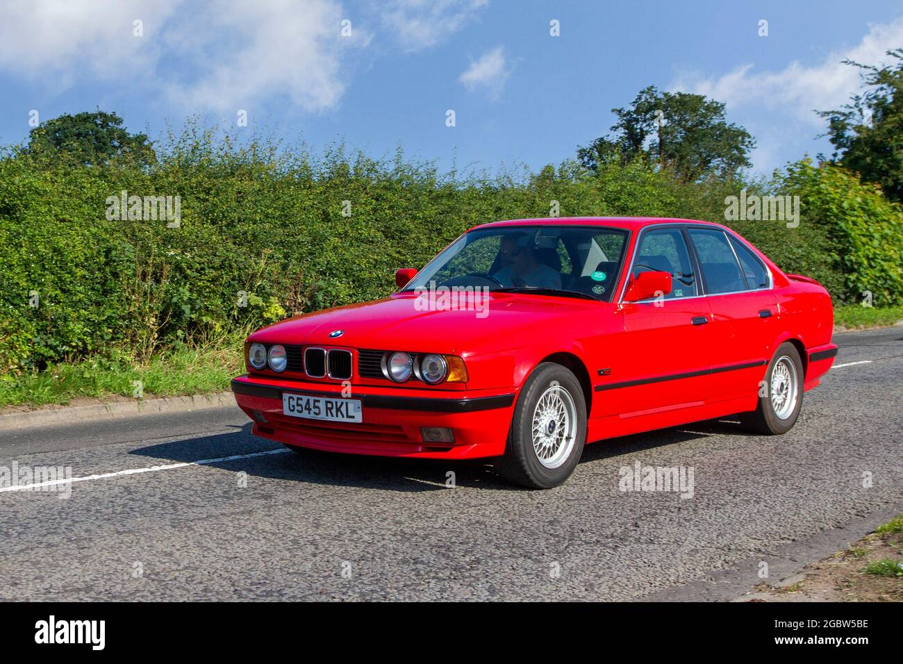 1989 80er Jahre BMW 325i Sport 5-Gang Schaltgetriebe 2494ccm Benzin-4dr-Limousine auf dem Weg zur Capesthorne Hall Classic July Car Show, Ceshire, Großbritannien Stockfoto