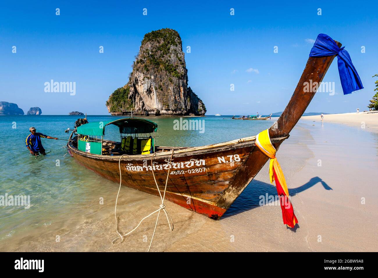 Longtail Boat, Phranang Cave Beach, Krabi, Thailand. Stockfoto