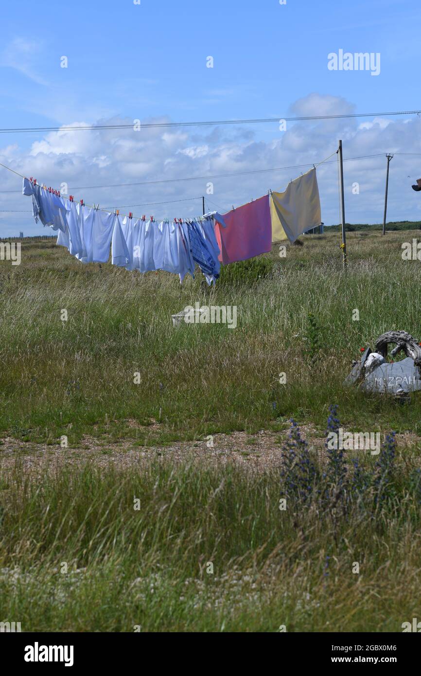 Wäscheleine in einem Garten in Dungeness Stockfoto