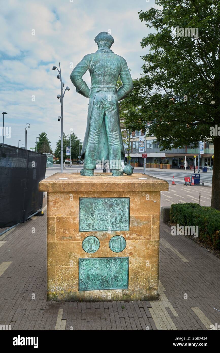 Rückseite der Gedenkstatue für ehemalige Stahlarbeiter in der heute nicht mehr existierenden Stahlindustrie in Corby, England. Stockfoto