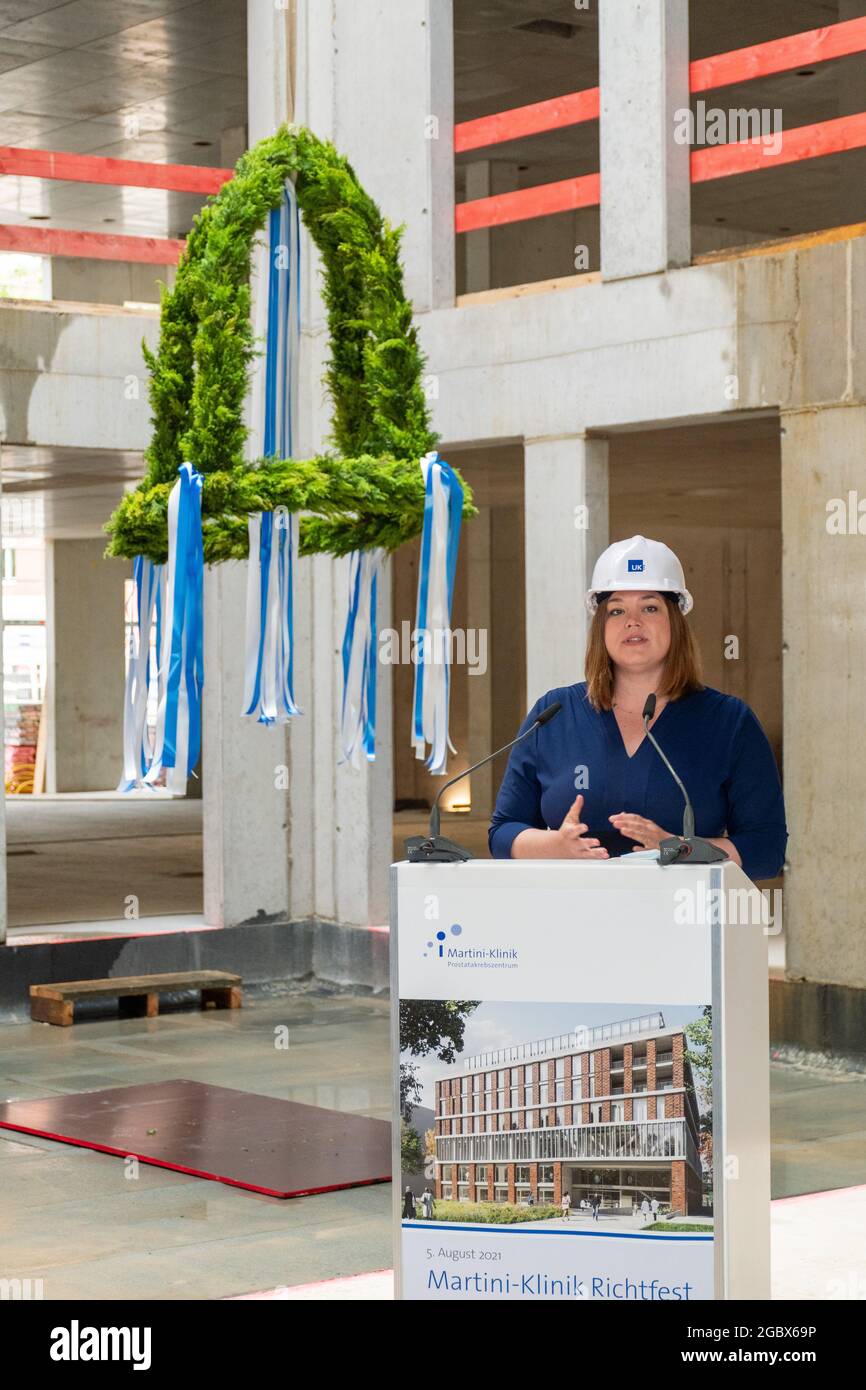 Wissenschaftssenatorin Katharina Fegebank beim Richtfest der Martini