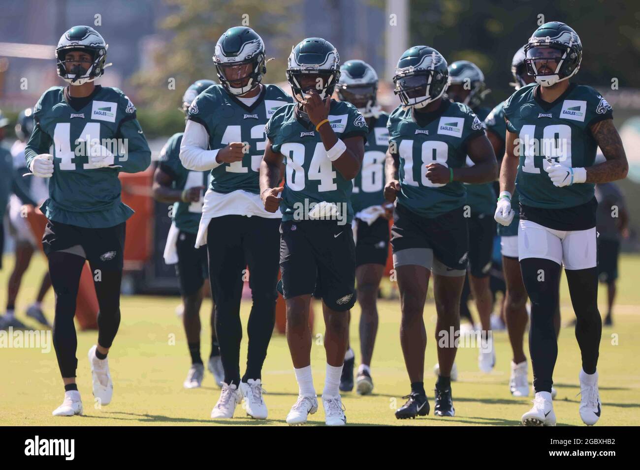 Philadelphia, PA, USA. August 2021. Das adlerweite Empfangskorps von Philadelphia nimmt am Donnerstag, dem 05. August 2021, im NovaCare-Komplex in Philadelphia, PA, das Feld in Trainingslager-Übungen auf. (Bild: © Saquan Stimpson/ZUMA Press Wire) Bild: ZUMA Press, Inc./Alamy Live News Stockfoto