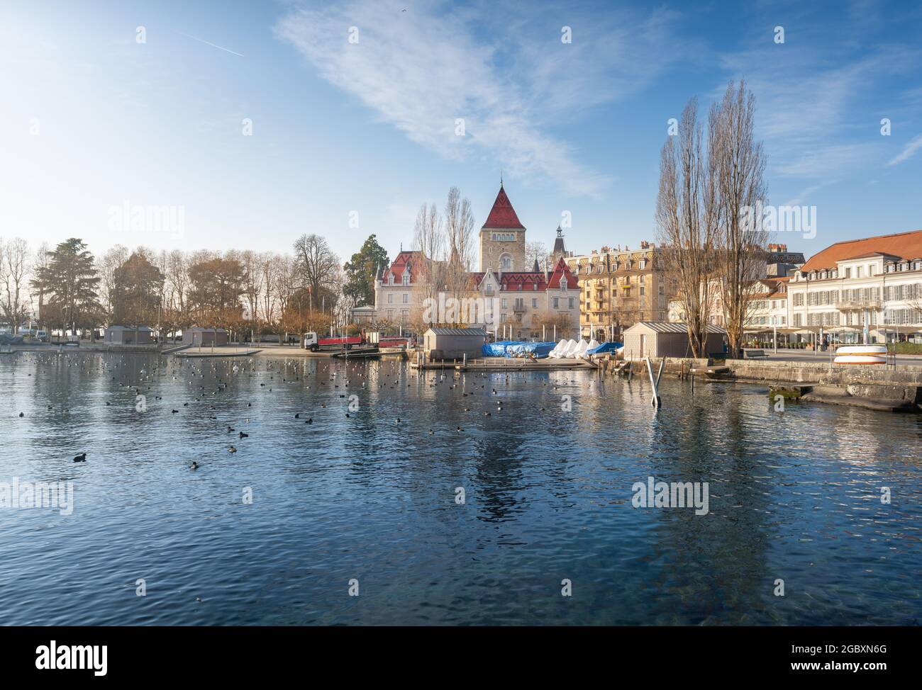 Ouchy Promenade und Chateau d'Ouchy am Genfer See - Lausanne, Schweiz Stockfoto