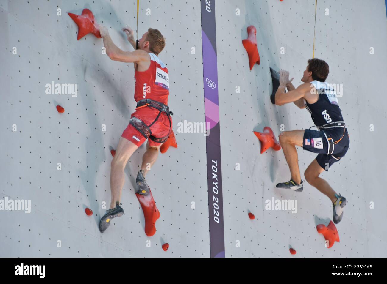 Tokio, Japan. August 2021. Nathaniel Coleman aus den USA und Jakob Schubert aus Österreich treten am Donnerstag, dem 5. August 2021, im Aomi Urban Sports Park in Tokio, Japan, beim Speed Final bei den Olympischen Spielen in Tokio für den Männersport an. Foto von Keizo Mori/UPI Credit: UPI/Alamy Live News Stockfoto