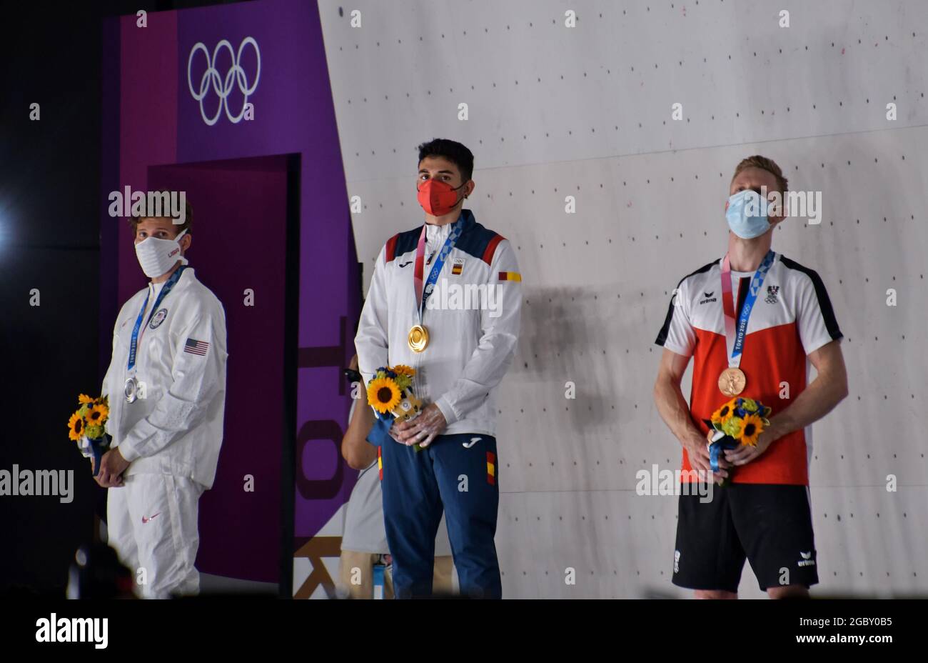 Tokio, Japan. August 2021. (L-R)Nathaniel Coleman, der US-Silbermedaillengewinnerin, der spanische GoldmedaillengewinnerAlberto Gines Lopez und Jakob Schubert, der österreichische Bronzemedaillengewinnerin, nehmen am Donnerstag, den 5. August 2021, an der Verleihung der Tokyo Olympics Men's Sport Climbing Medal ｓ im Ariake Urban Sports Park in Tokyo, Japan, Teil. Foto von Keizo Mori/UPI Credit: UPI/Alamy Live News Stockfoto